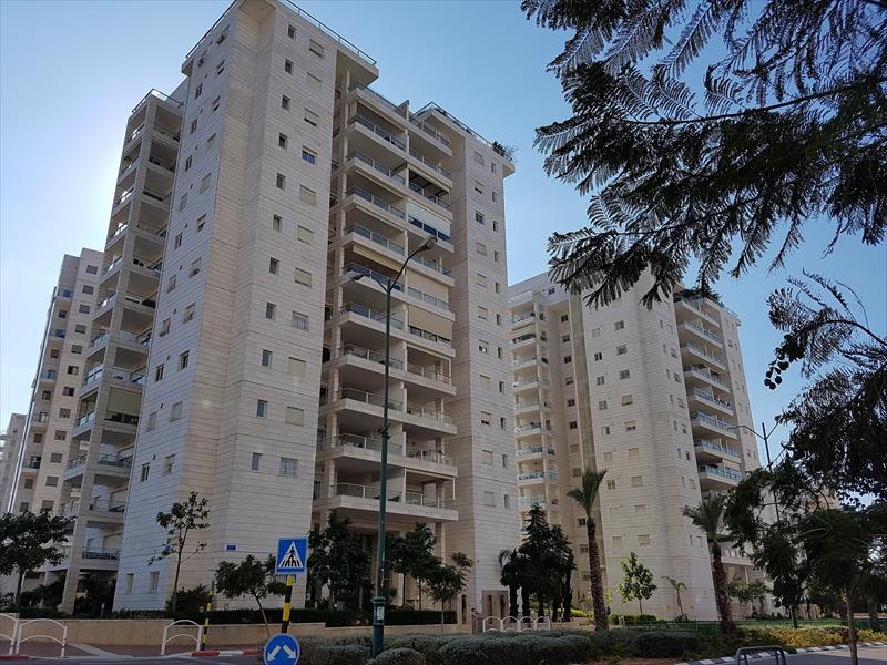 נמכרה דירת 5 חדרים יפהפיה ב בנווה ים