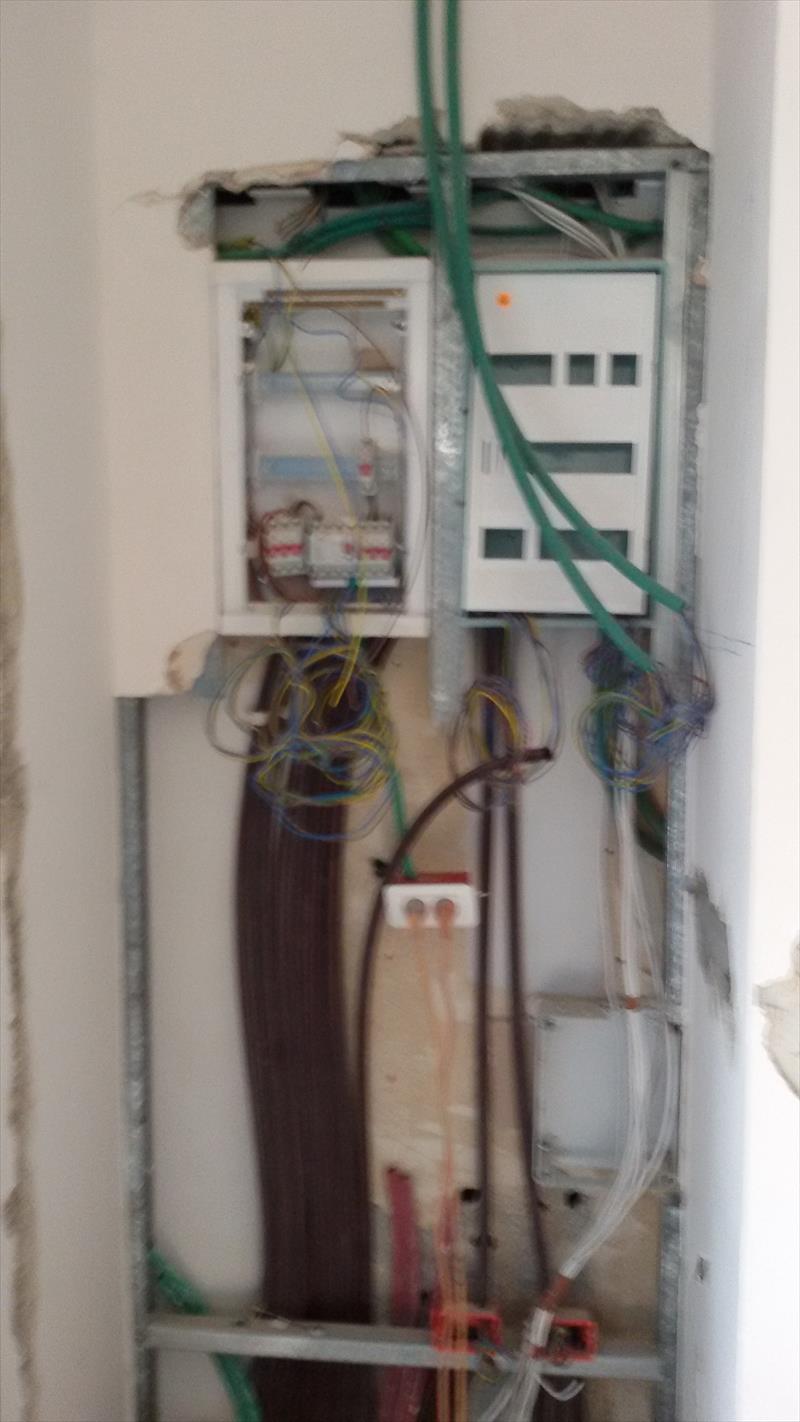 לוחות חשמל