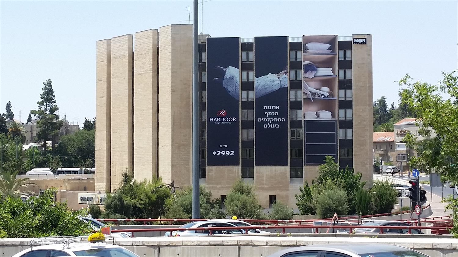 קמפיין שלטים ארצי לרשת ארונות 'הרדור'