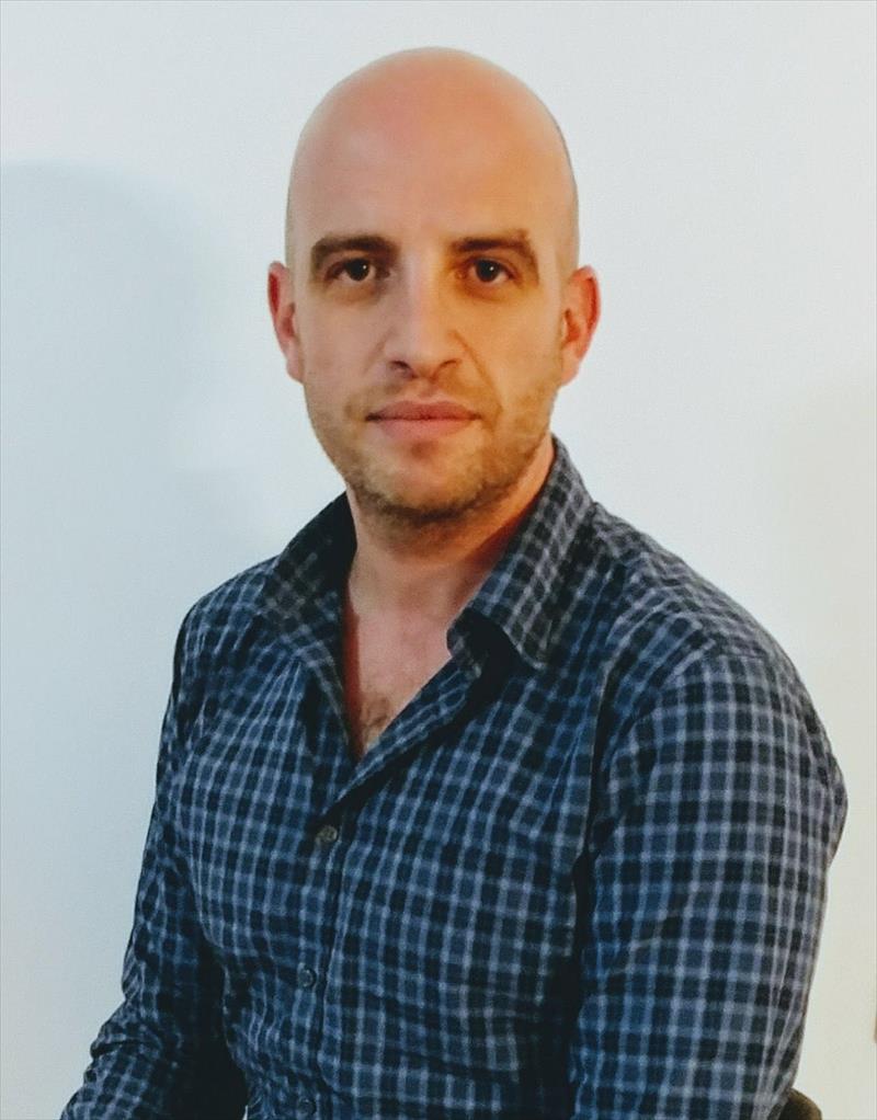 תמונת פרופיל לפני הצילומים ואחרי הצילומים -סטיילינג אישי & איפור מקצועי & אווירה לצילומים