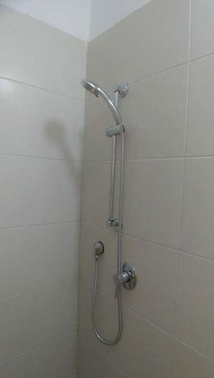 תליית מדפים ואקססוריז ב