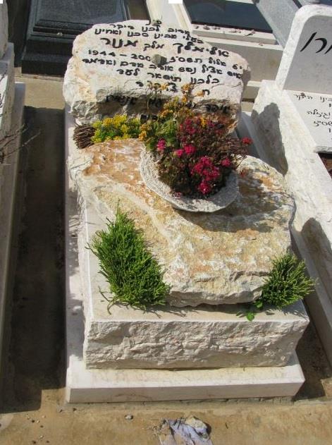 מצבת סלעים