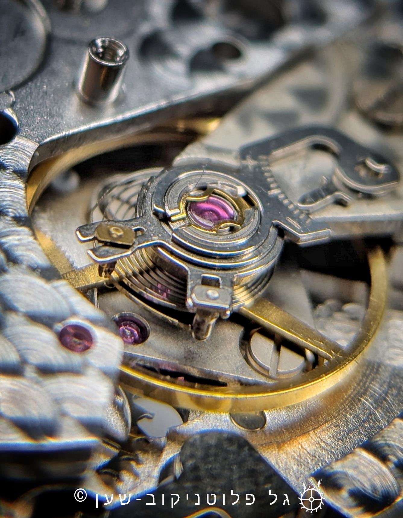 טיפול בשעון Longines שממהר