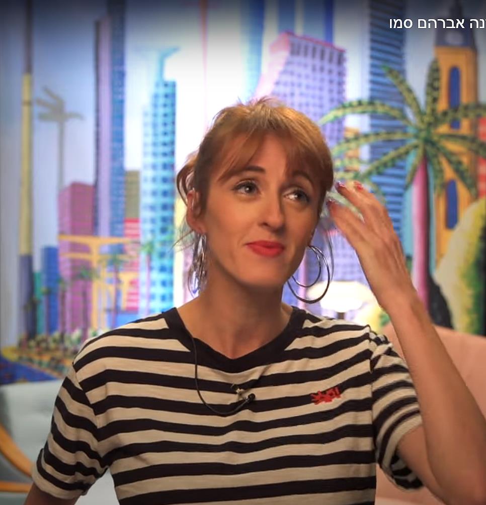 דנה אברהם סמו ויקי המזכירה מהסדרה פולישוק יוצרת אמנית עכשווית מודרנית