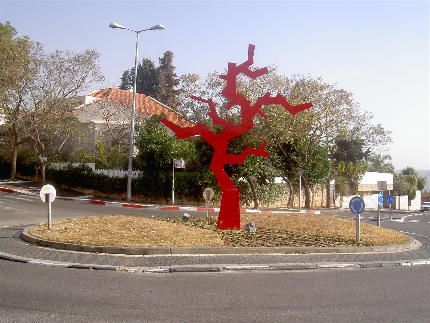 יעל יערי פסלת אמנית יוצרת ישראלית עכשווית מודרנית מפסלת פסלי חוצות פסלים סביבתיים עכשוויים