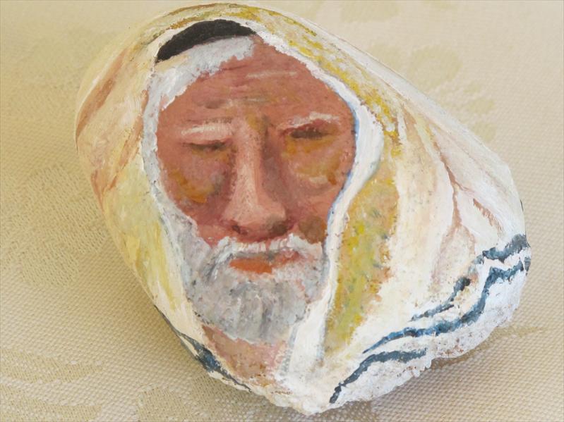 ציור דמות בשמן על אבן