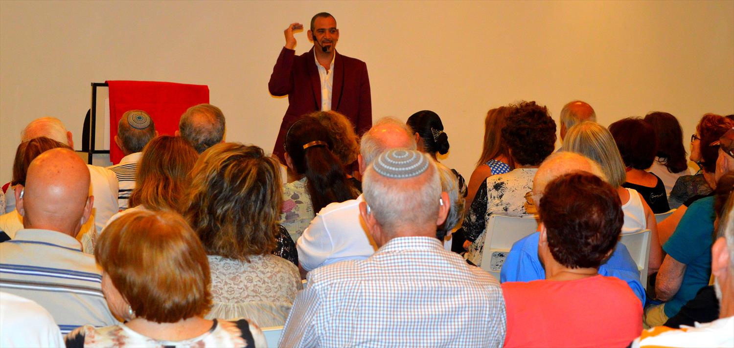 הרצאה בין האונות