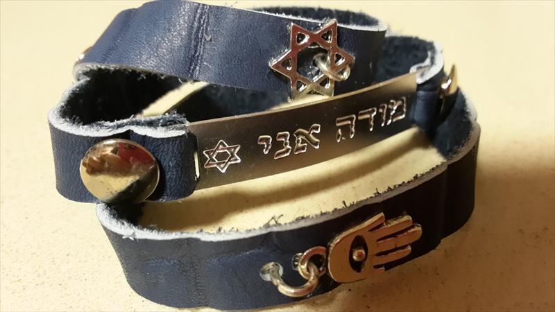 צמיד עור רך בצבע כחול עמוק