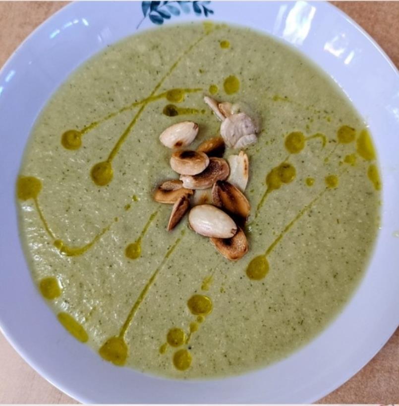 מרק ברוקולי ושקדים