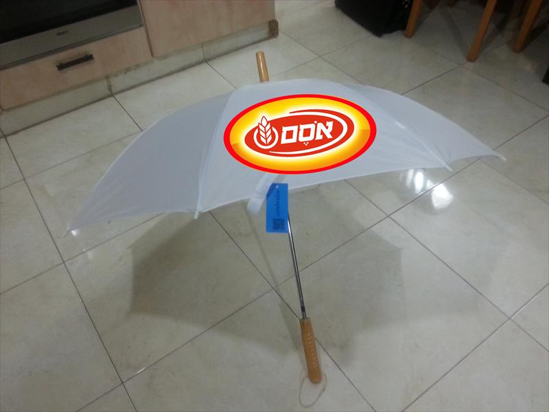 מטריה מודפסת ידית עץ