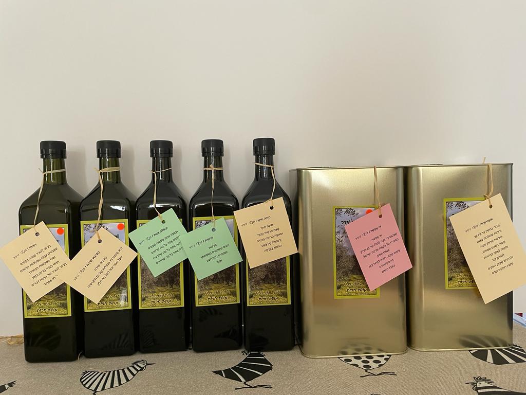 פח שמן זית שני ליטר ושיר מצורף. מתנה לחג