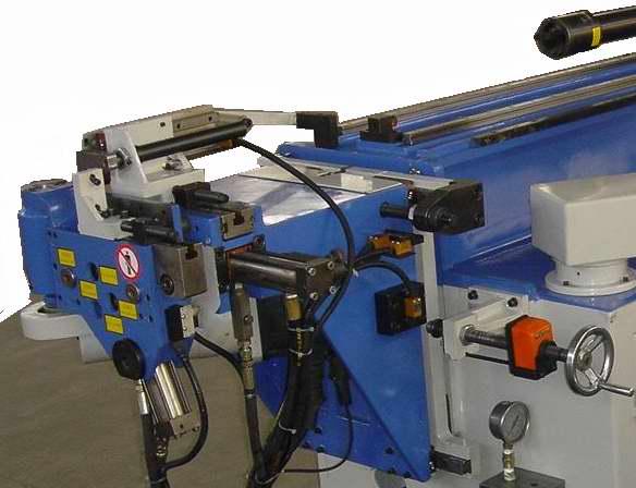 מכונה לכיפוף צינורות ממוחשבת CNC
