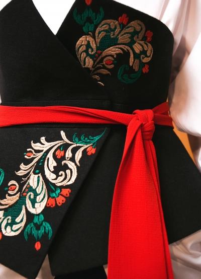 בוטיק לבגדי מעצבים Stylish Capsule Clothes