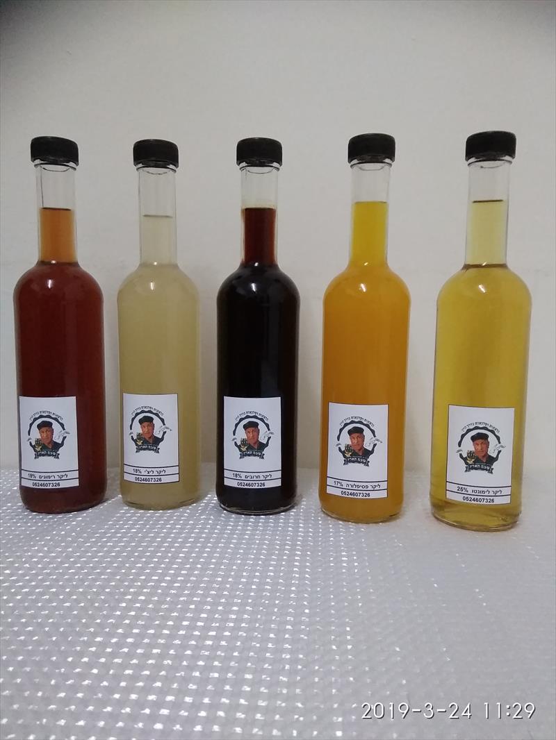 ליקרים  יינות שכר וקונפיטורות.