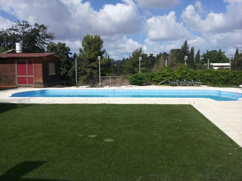 בסביון, וילה להשכרה
