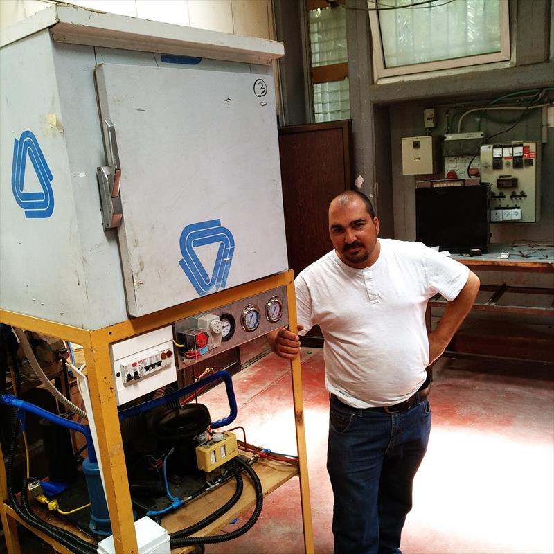 תיקון ומכירה מקררים ביתיים ומסחריים למטבח המקצועי