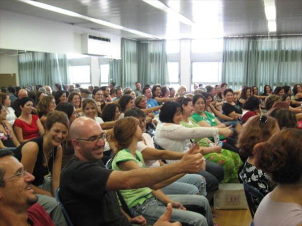 מפגשים בנושא שילוב הומור בעבודה