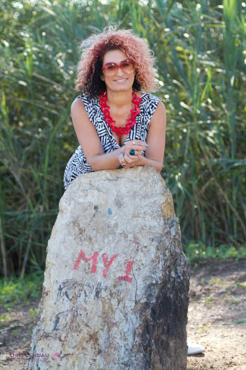 סטיילינג שלי לצילומי חוץ: שרון חנן - סטייליסטית ומאפרת