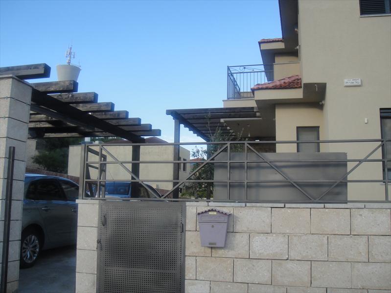 בית דו משפחתי