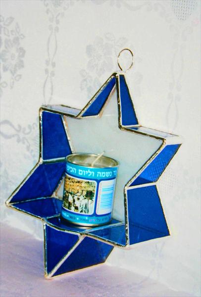 מתלה קיר לנר נשמה