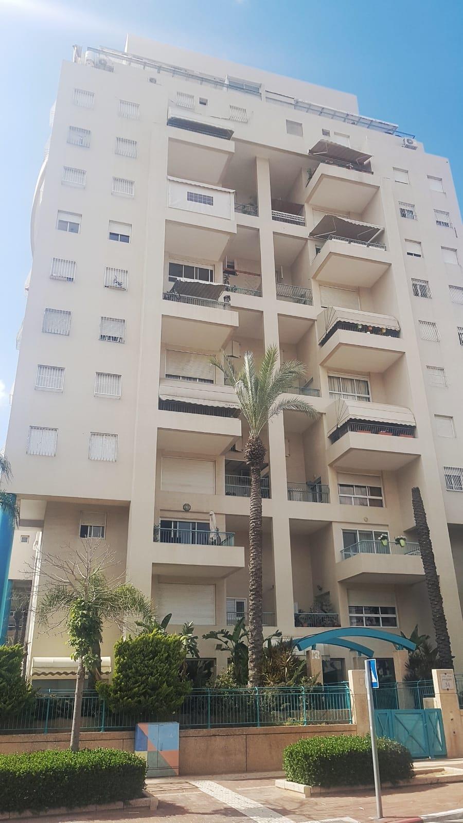 נמכרה דירת גג ב התזמורת 34 בראשון לציון
