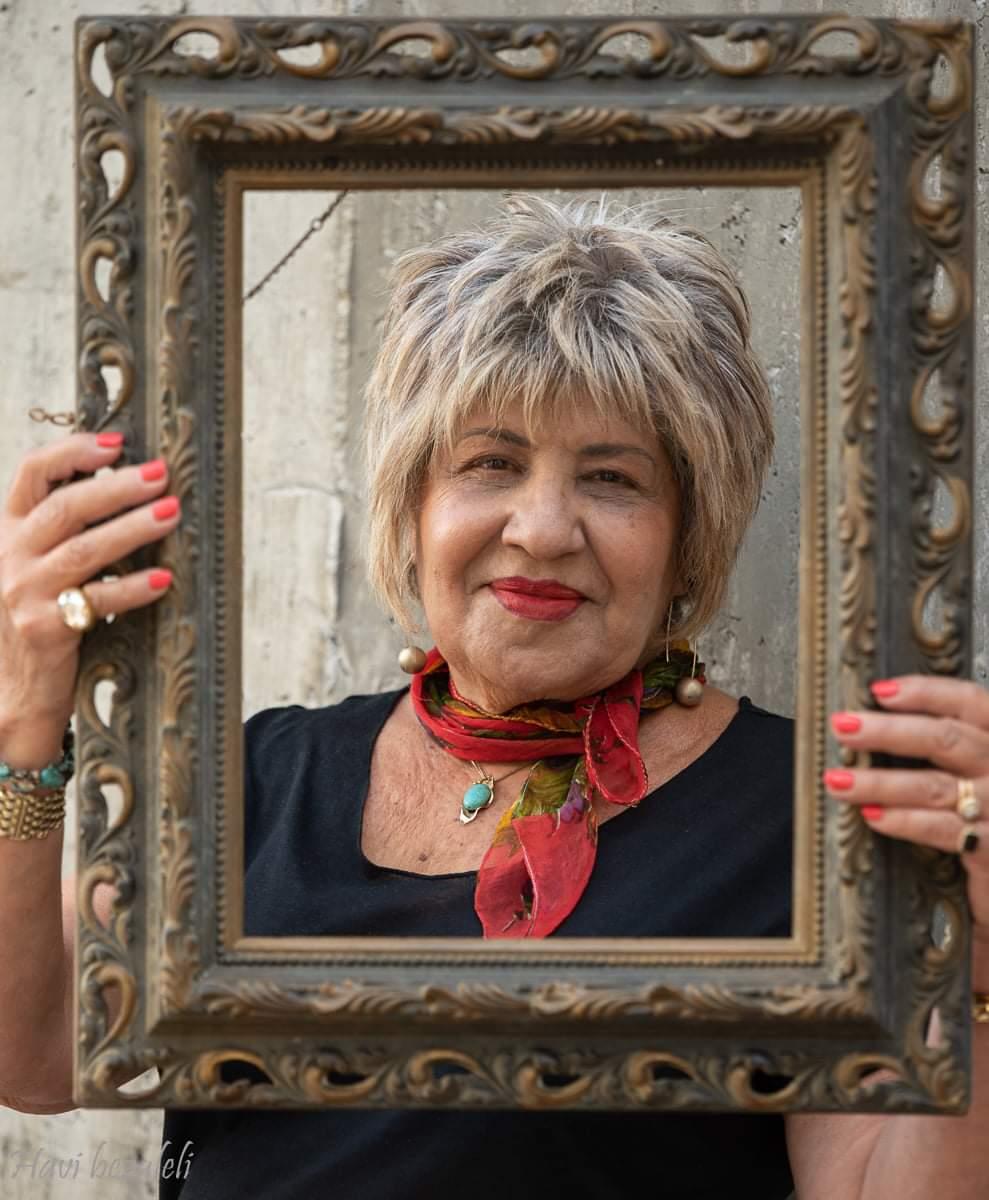 פרידה פירו frida piro יוצרת אמנית ציירת אמנות ישראלית מודרנית עכשווית צילום havi Bezaleli דיוקן