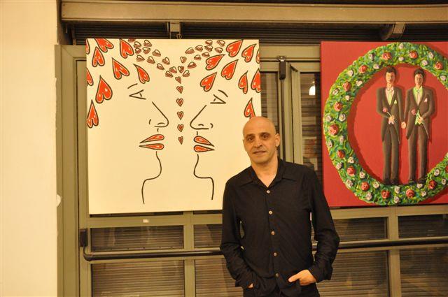 דיוקן עצמי צילום בתערוכה תערוכת אמנות קווירית הומוסקסואלית גלריה לאמנות גאה ישראלית רפי פרץ צייר