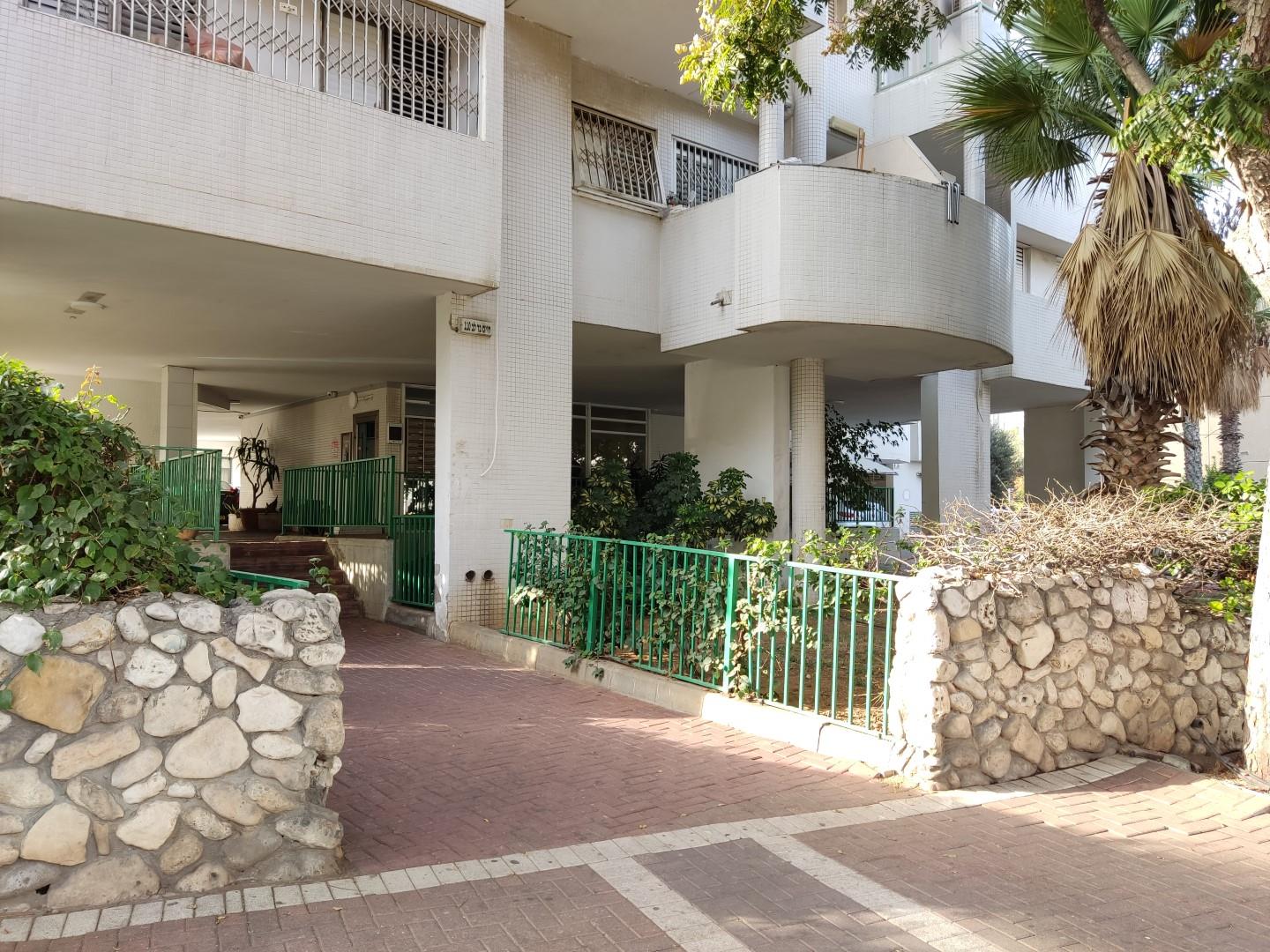 למכירה בדרום תל אביב - 4.5 חד' בחיים ברלב 110 | היהלום הייטק בנדל"ן טל יצחק לוי