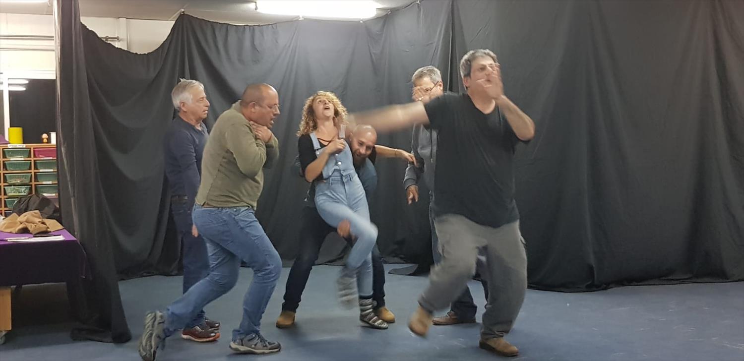 סדנת משחק שנתית - 3 שעות בערב, פעם בשבוע (120 שעות)